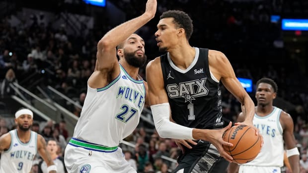 Gobert and Wembanyama during the Spurs’ 113-112 win over the Timberwolves on Jan. 27, 2024.
